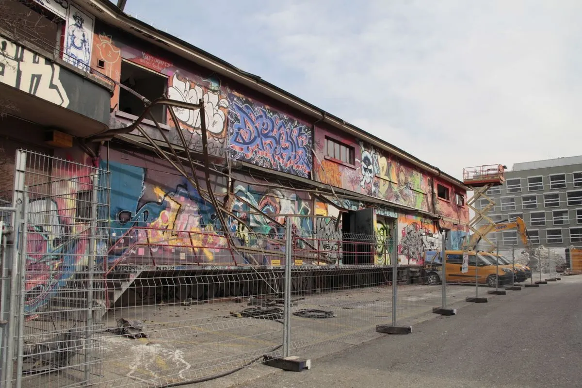 /history/2023_Abriss_X-Project_Aarbergstrasse_1.webp